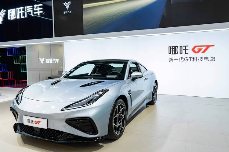 惠州惠阳区财华缘企业管理咨询哪吒汽车在智能汽车领域的表现，领途汽车在新能源汽车市场中的影响力